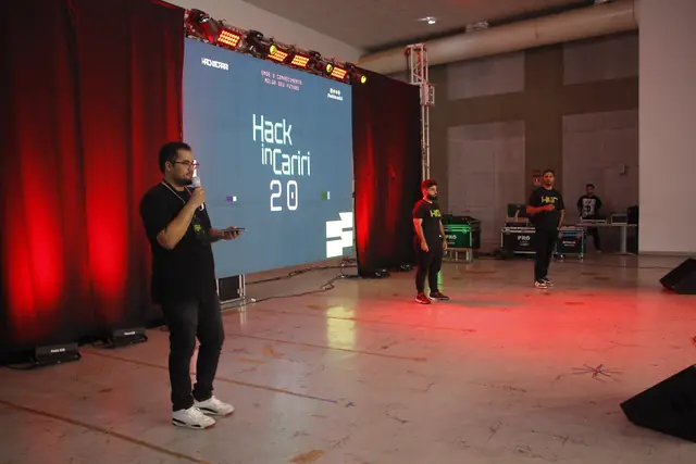 Participantes reunidos durante o Hack in Cariri